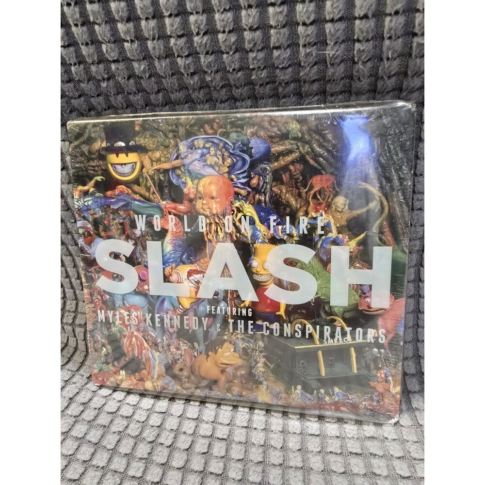 World On Fire - Slash featuring Myles Kennedy & The Conspirators CD